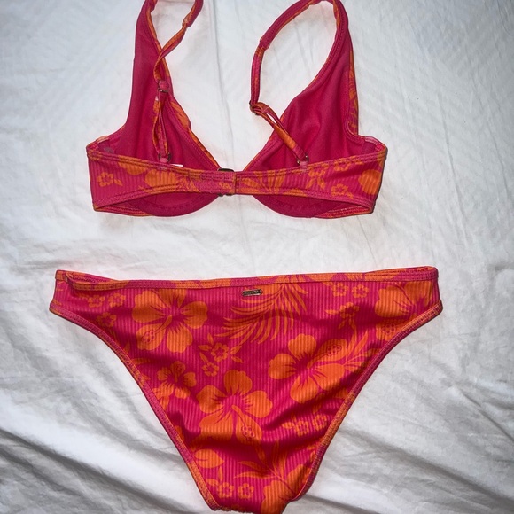 Matching Pink and Orange Hollister Bikini - Picture 2 of 6